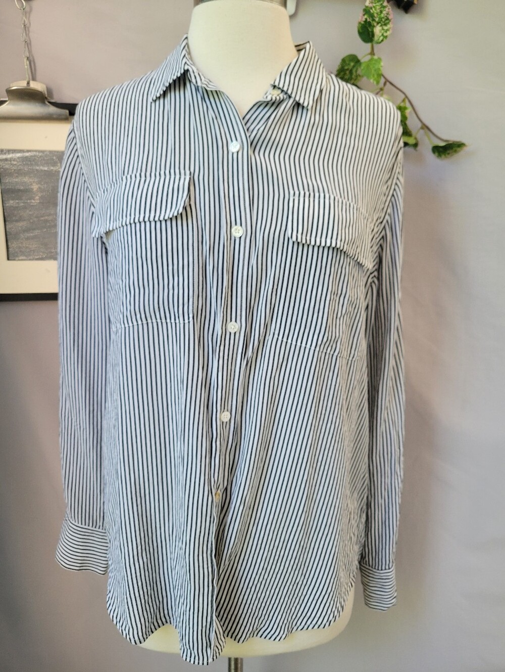 Everlane Washable Silk Stripe Relaxed Button Up Shirt Black White 4
